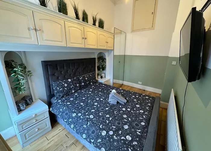 Central And Affordable Flat For 6 People In Zone 1 - Baker Street - With Breakfast Included